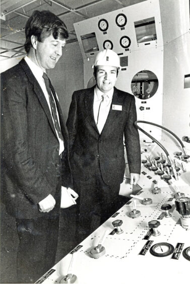 1986 - Hyperbaric Centre executive director Mr Julian Thomson and director Mr Richard Morris in the control room.