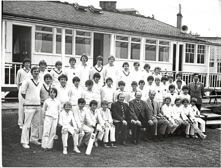 1980 - The club's junior cricketers pose for a team photo. 