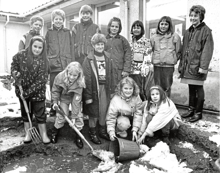 1991 - The Wildlife Garden Club fill a bucket with snow and water from the new pond. 