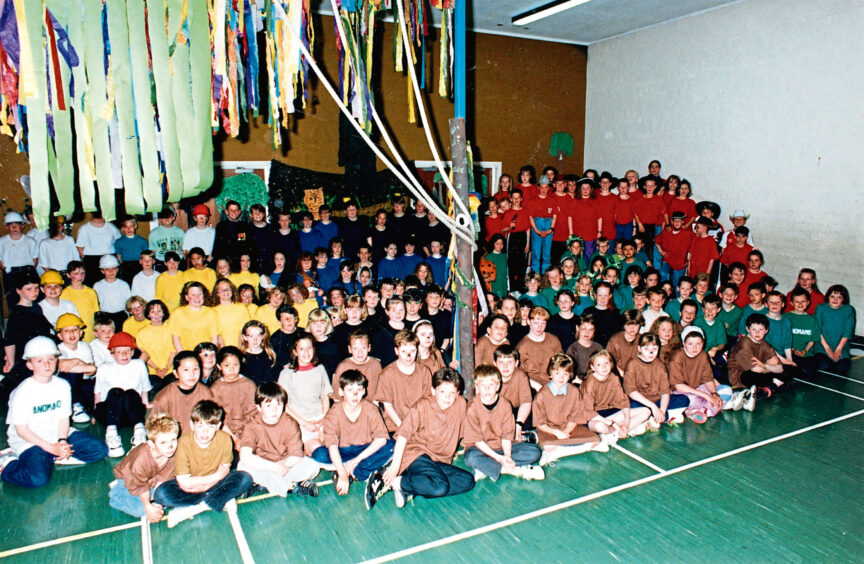 1991 - The cast of 168 pupils from Primaries Six and Seven at Glashieburn Primary taking part in a musical play about the environment.