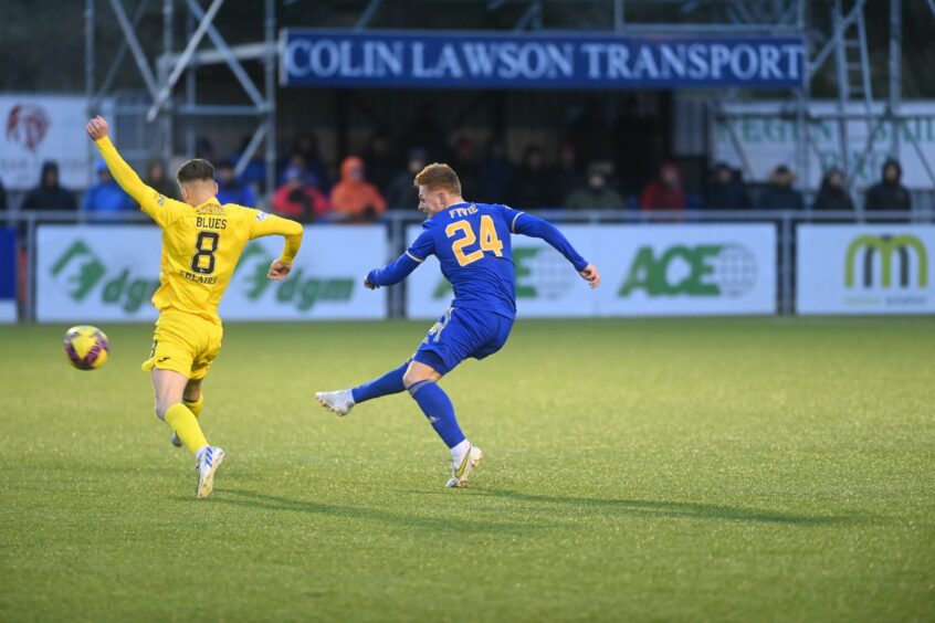 Cove Rangers midfielder Fraser Fyvie goes for goal. Image: Chris Sumner/DC Thomson