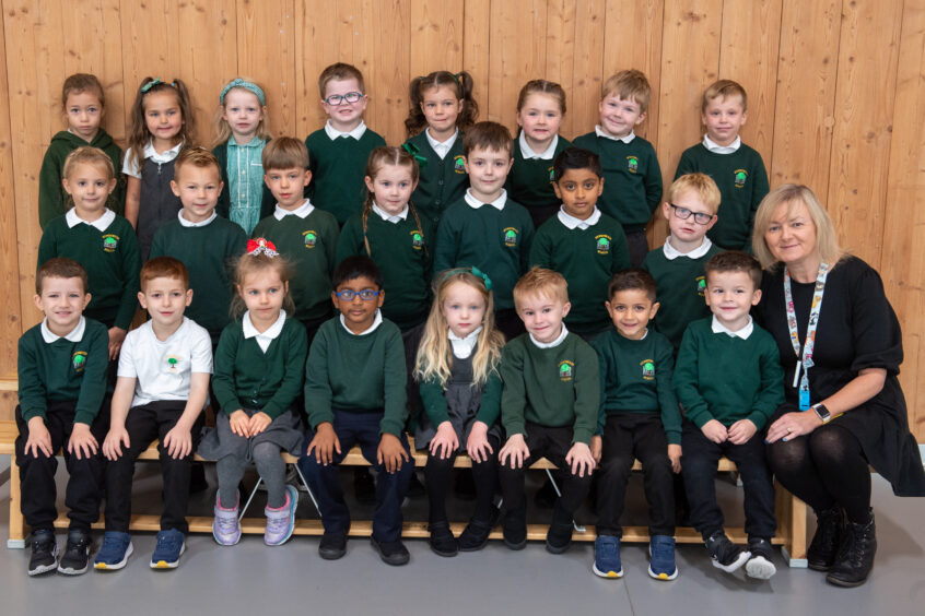 Class P1D at Stoneywood Primary School with Mrs Wendy Dimelow.