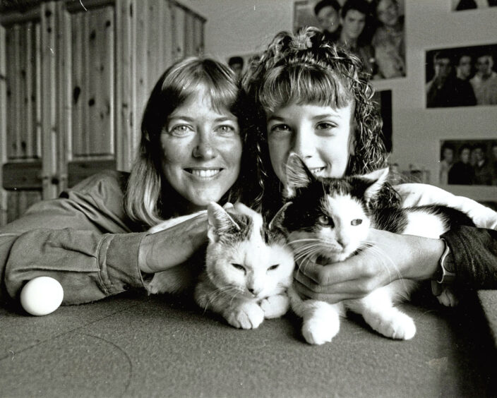 1988 - Carolyn Brewster and her daughter Tamsyn, 13, with their new cats Woggles and Blackie who they rescued with help from the Cats Protection League. 