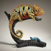 Edge sculpture of an iguana