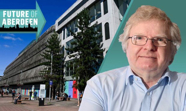 Aberdeen council chiefs remain opposed to taking on the old John Lewis building, even as a "gift"