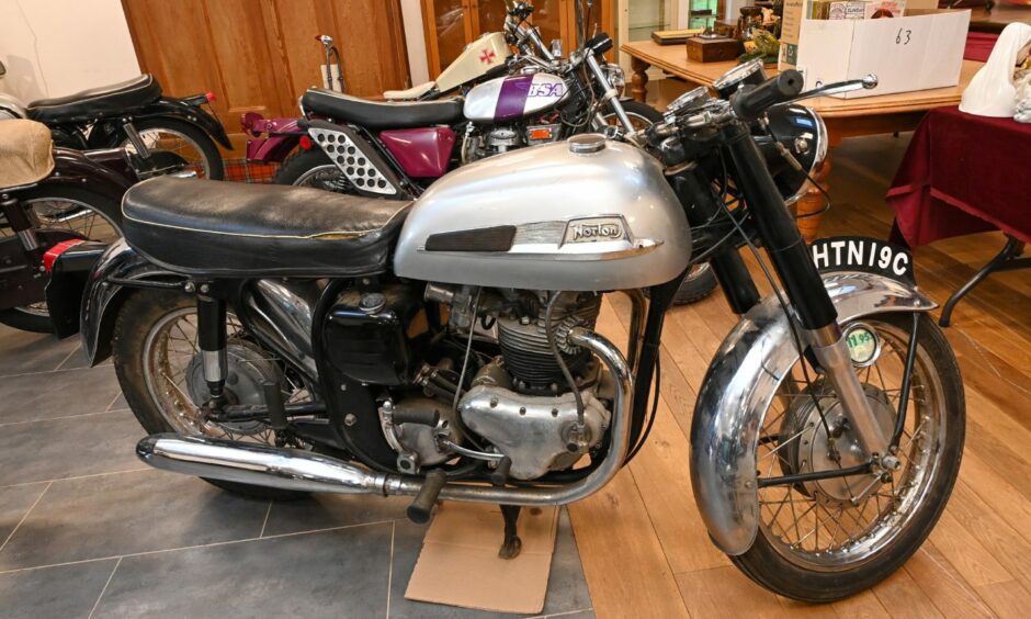1965 Norton Atlas 750cc with an estimated selling price of £3,300-£4,500.