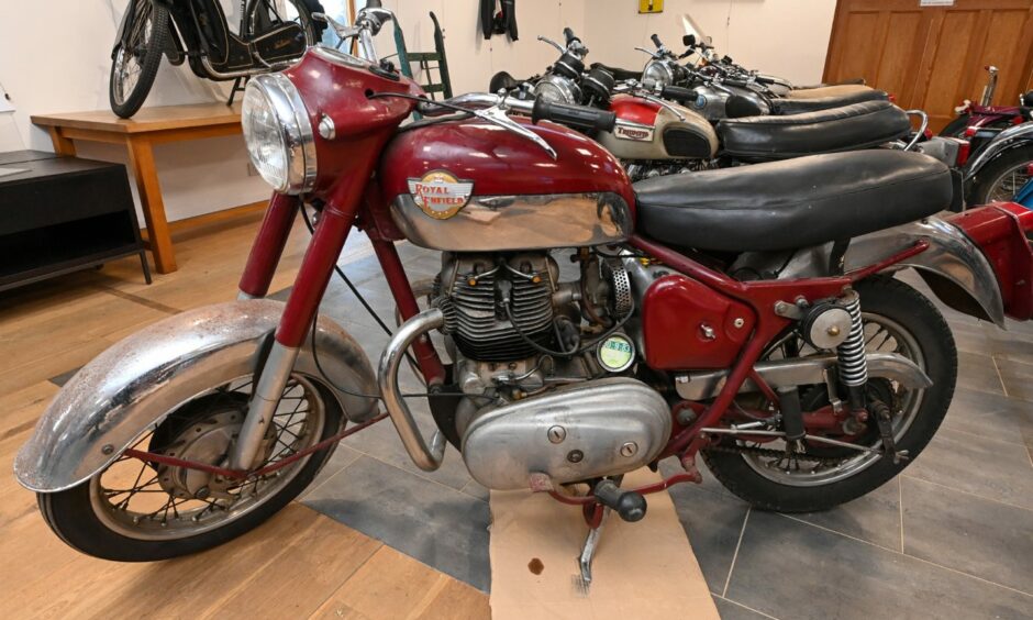 1962 Royal Enfield Meteor 700cc with an estimated selling price of £3,000-£4,000.