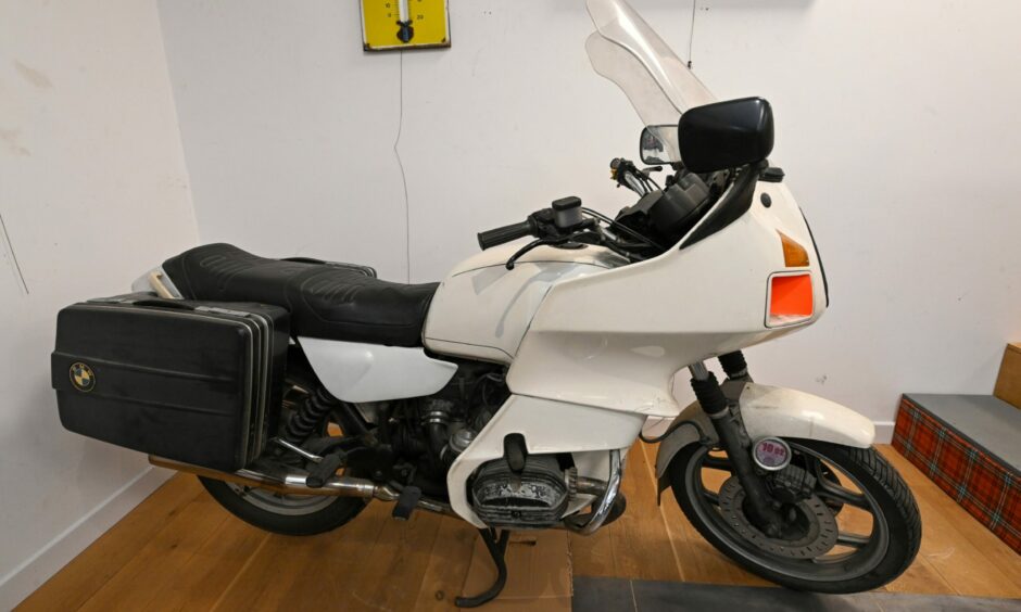 1985 ex-Police BMW R800 800cc with an estimated selling price of £1,600-£2,400.