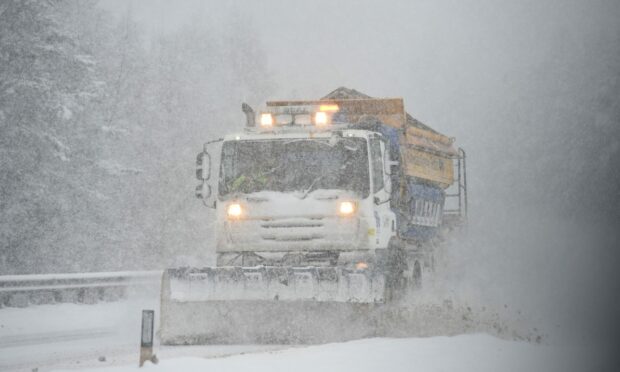 Traffic on the A9 between Inverness and Tomatin in the snow. Image: Sandy McCook / DC Thomson.
