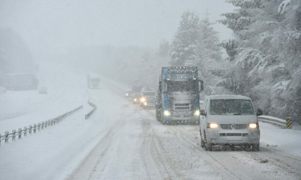 Traffic in the heavy snow on the A9. Image: Sandy McCook/DC Thomson.