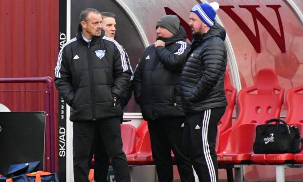 David Robertson in conversation with his backroom staff Ian Esslemont, Jimmy Lindsay and physio Donal Gallagher during the 3-0 defeat to Kelty Hearts. Image: Duncan Brown