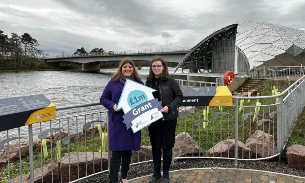 SSE Renewables Senior Community Investment manager Lyndsay Dougan (left) with Highland Council's Project Manger for Climate Change and Energy Isla MacMillan (right). Image: Highland Council.