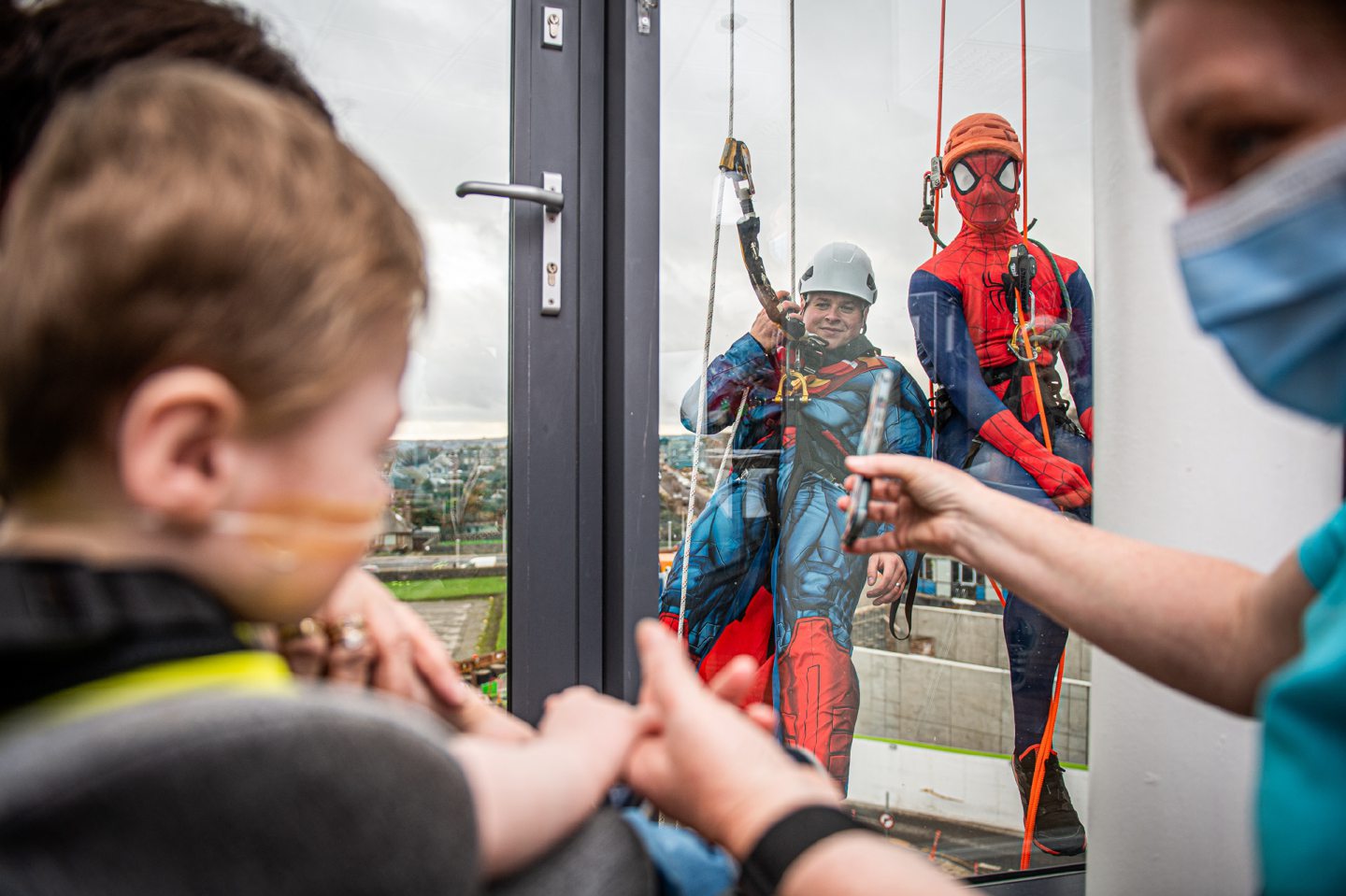 Staff brought sick youngsters to the window so they could wave to their new super-pals. Image: Wullie Marr / DC Thomson