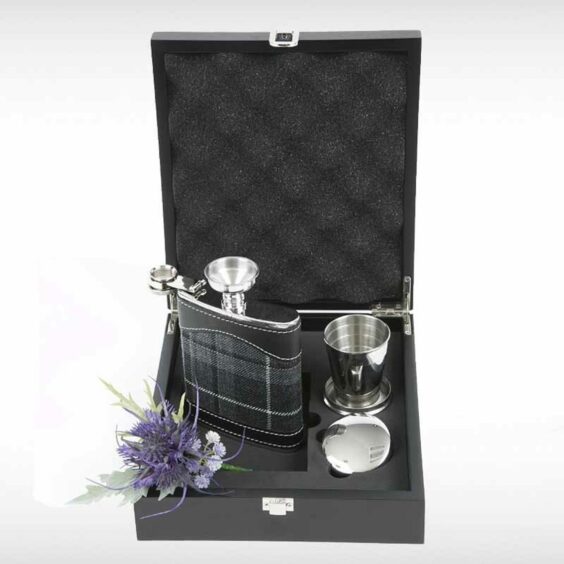 The McCall's granite pride hip flask set laid out, the ultimate Scottish Christmas gift.