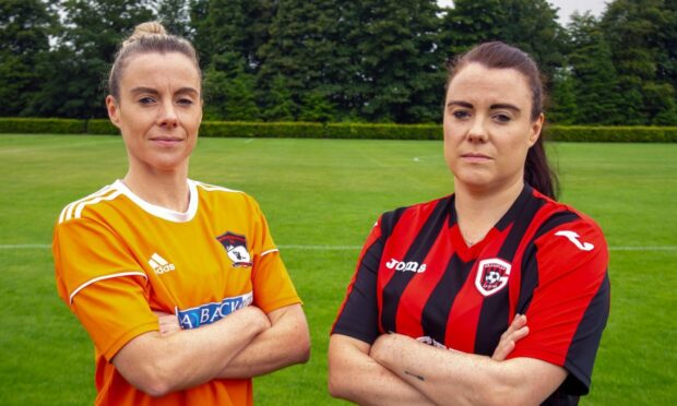 Sammy Hyett, left, of Edinburgh Caledonia, and twin sister Rachel Duncan, right, of Grampian Ladies, will play each other in a competitive match for the first time this weekend. Image: Ger Harley/Sportpix.