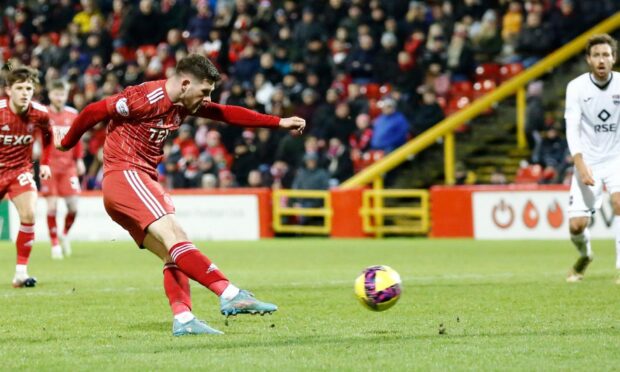 Matty Kennedy shoots for Aberdeen against Ross County. Image: Shutterstock