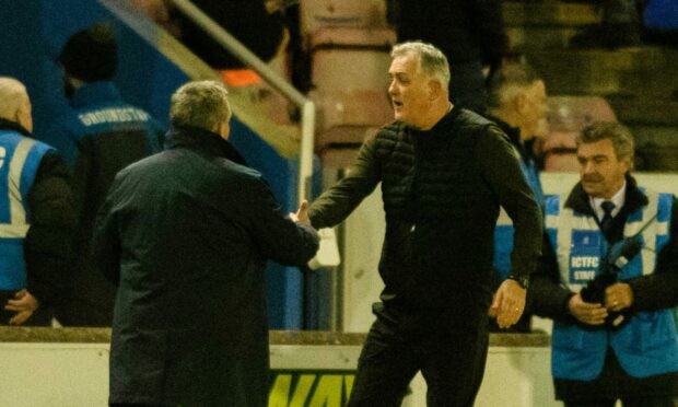 Caley Thistle manager Billy Dodds, left, and his Queen's Park counterpart Owen Coyle. Image: SNS.