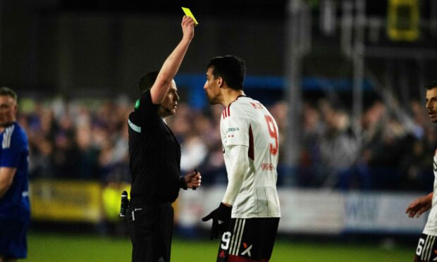 Bojan Miovski is shown a yellow card against Darvel. Image: SNS.