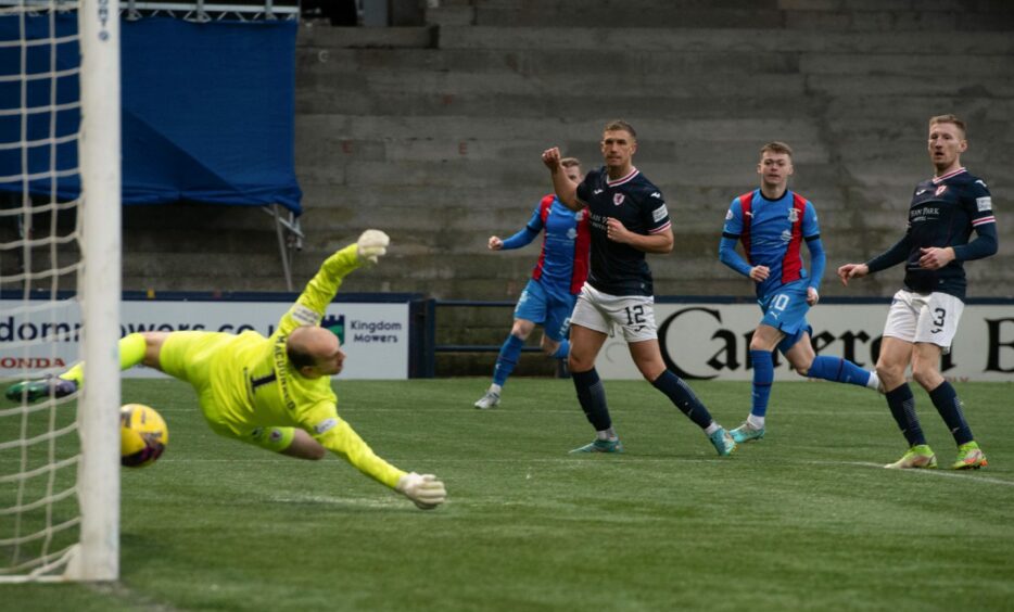Jay Henderson levels for Caley Thistle. Image: SNS