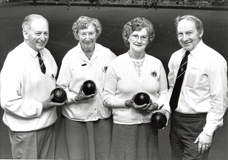 1987 - Alan Hosie, Helen Noble, Lilian Douglas and Alan Cran taking a break during their mixed pairs match.