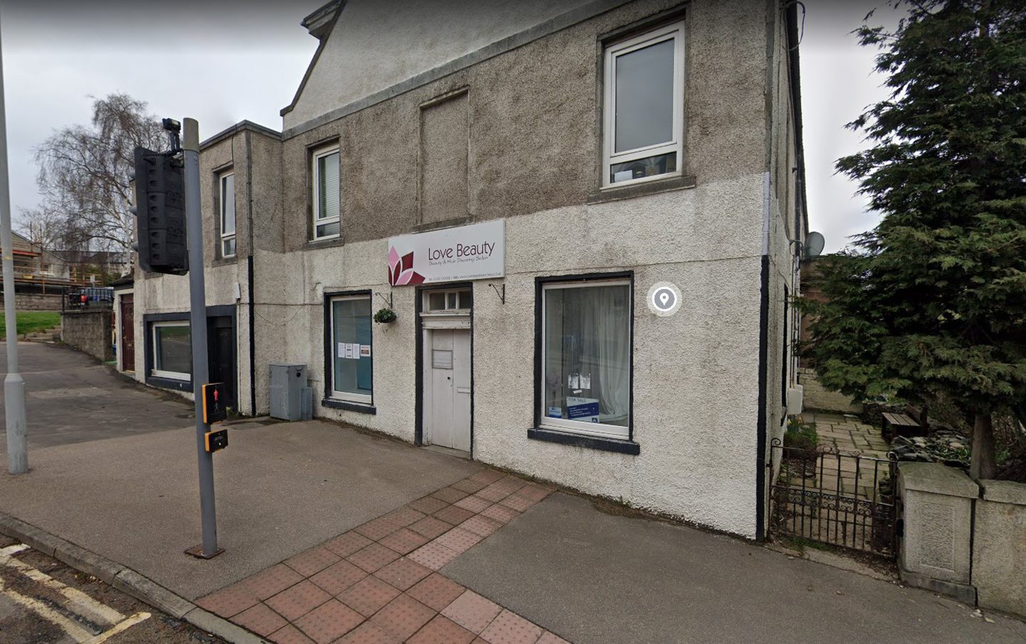 Banchory 'eyesore' to new dentist despite parking fears