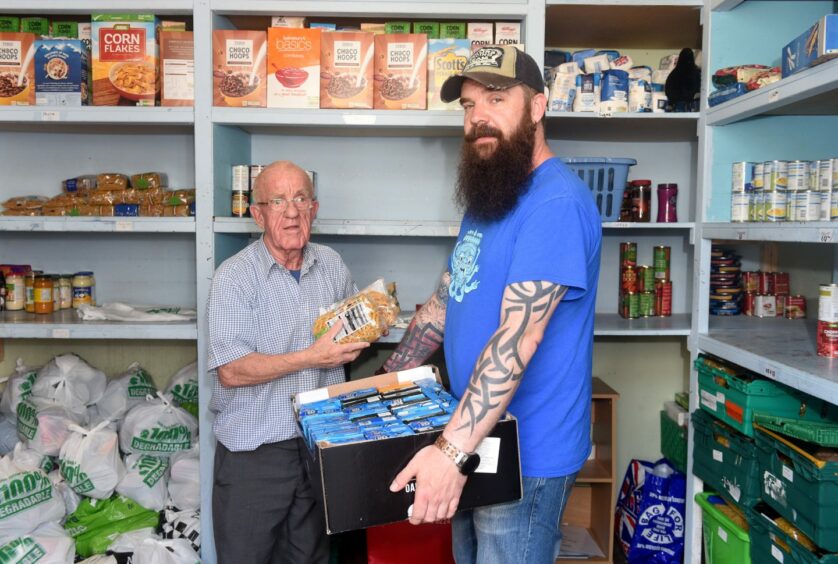 Evan Adamson, Instant Neighbour's community connector, with volunteer Douglas McDonagh at the Aberdeen foodbank in 2019. Image: Darrell Benns/DC Thomson.