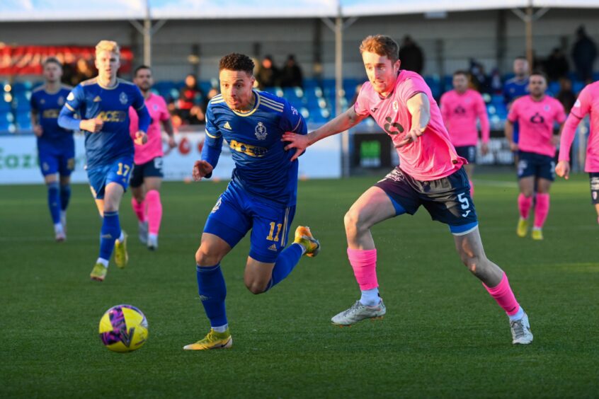 Leighton McIntosh started up front for Cove. Image: Kenny Elrick/DC Thomson