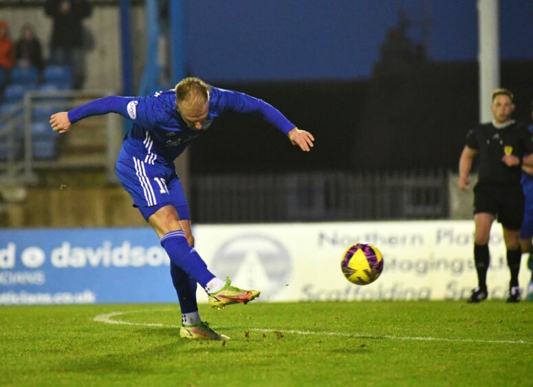 Jordon Brown in action for Peterhead against Airdrieonians. Image: Duncan Brown