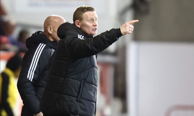 Aberdeen interim manager Barry Robson during the 3-1 loss to St Mirren. Image: Shutterstock.