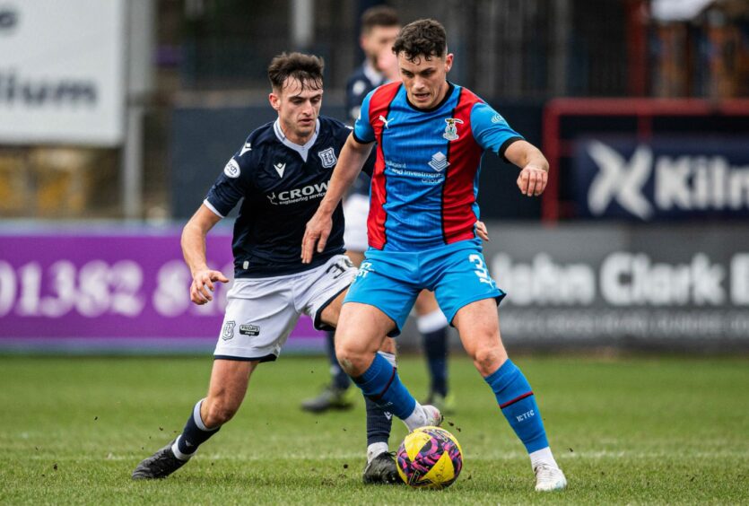 Cameron Harper tries to keep the ball away from Dundee's Barry Maguire. Image: SNS