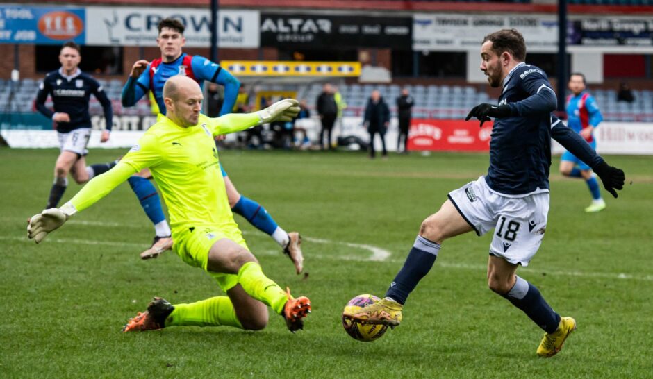 Mark Ridgers tries to keep out Dundee's Paul McMullan. Image: SNS