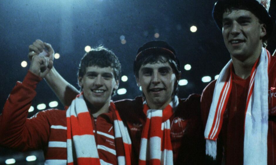 Aberdeen players Eric Black (left), John Hewitt and Neale Cooper (right) celebrate after the final whistle. Photo by SNS.