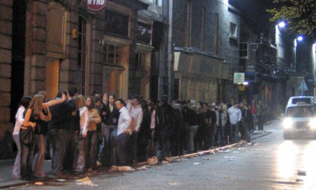 Scott Paterson decided to drink-drive home after seeing the lengthy queue for taxis. Image: DC Thomson