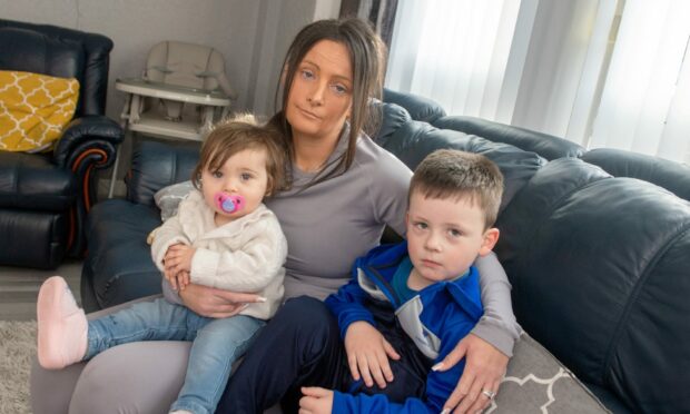 Stacey Adams is worried her two children Lilly- Grace and Mason are unwell because of the mould and damp in their council home.
Image: Kath Flannery/DC Thomson.