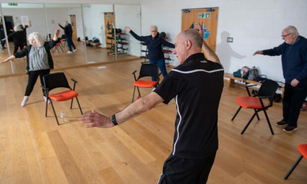 Bill Loxton leads the weekly Parkinson's exercise class. Image: Kami Thomson/DC Thomson