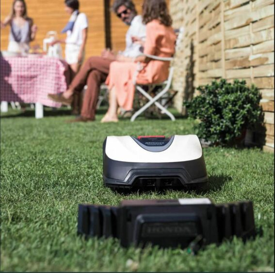 Robot lawn cutter for spring home improvement projects