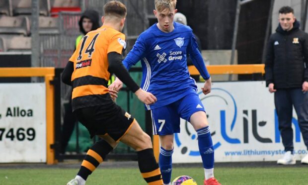 New Peterhead signing Jack MacIver made his debut against Alloa. Image: Duncan Brown.
