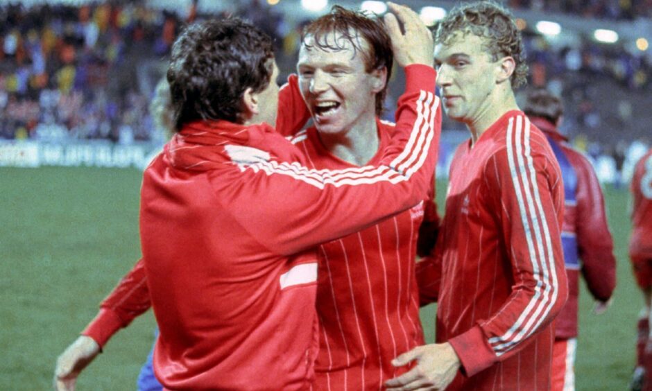 Alex McLeish (centre) celebrates the European Cup Winners' Cup Final win with Eric Black (left) and Neale Cooper. Image: SNS