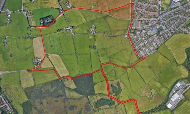Plans for more than 1,500 homes at the Greenferns Landward site, outlined in red, could be scrapped. Image: Aberdeen City Council