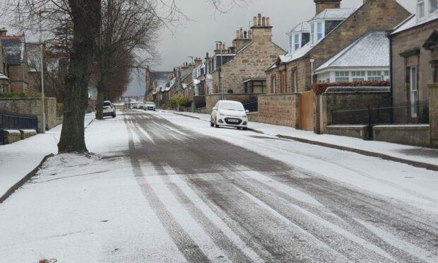 Residents in Elgin woke up to a fresh dusting of snow this morning. Image: David Mackay/ DC Thomson.