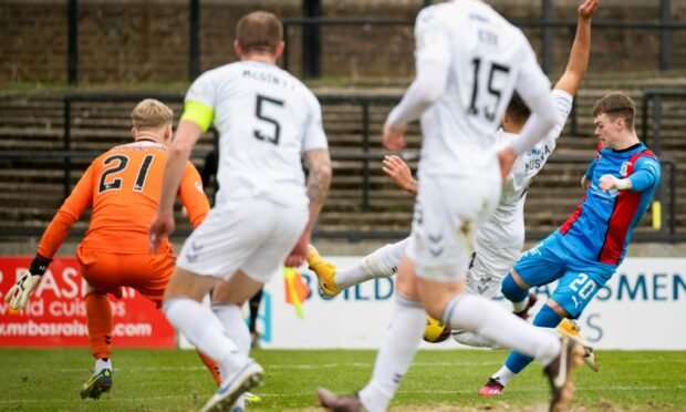 Jay Henderson guides the ball past Ayr goalkeeper Charlie Albinson for the winning goal. Images: Euan Cherry/SNS Group