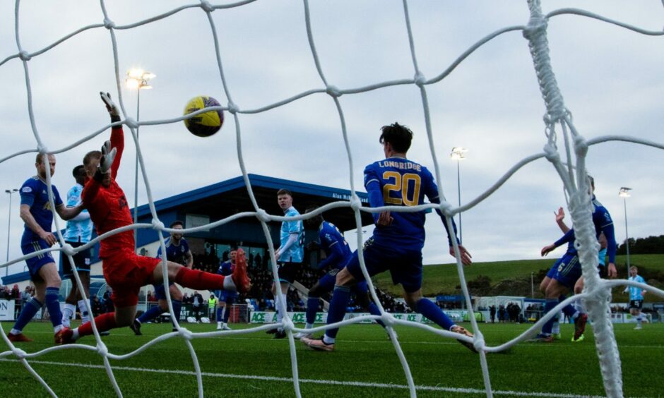 Dundee's Lee Ashcroft makes it 2-0 against Cove Rangers. Image: SNS