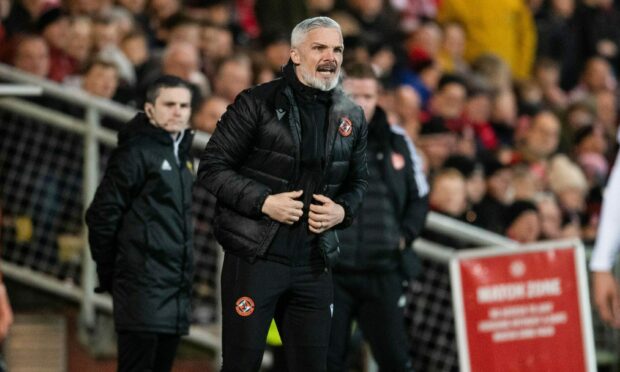 Dundee United manager Jim Goodwin against former club Aberdeen. Image: SNS.
