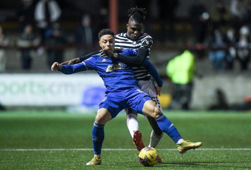 Cove Rangers' Leighton McIntosh tries to hold off Queen's Park defender Stephen Eze. Image: SNS