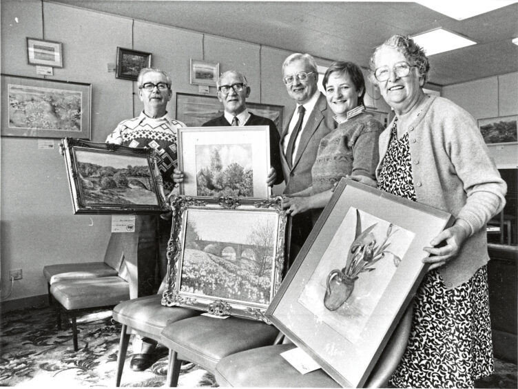 1988 - Members of Queen’s Cross Church look at some of the paintings being shown for sale by the Bon Accord Art Group at the church’s Coffee Lounge.