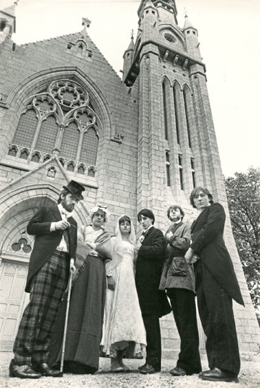 1981 - Members of the Guizer Theatre Group outside Queen’s Cross Church.