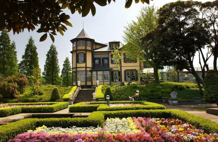 The upscale residential area of Yamate, which retains several landmarks, is popular with foreigners 