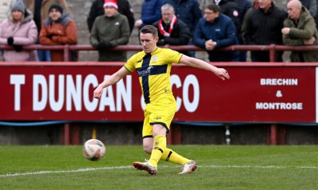 Player-manager Gary Manson in action for Wick against Brechin at the weekend. Image: Darrell Benns