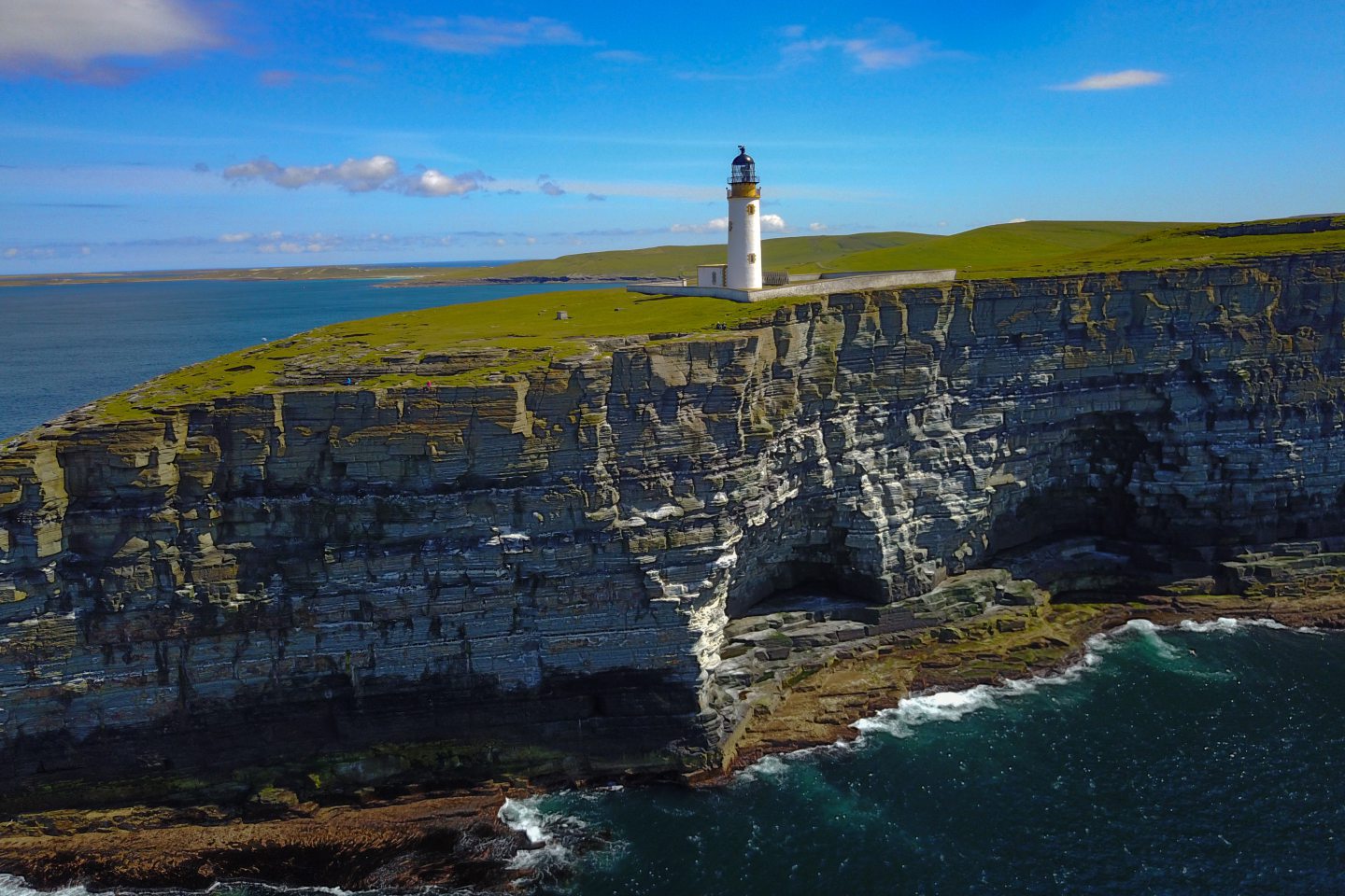 Noup Head lighthouse overlooks the cliffs in north-west Westray, Orkney. Image: Shutterstock / ChrisNoe