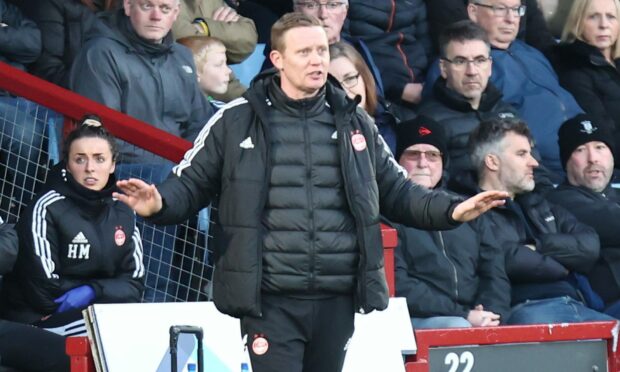 Aberdeen boss Barry Robson during the 1-0 win against Ross County.  Image: Stephen Dobson/Shutterstock